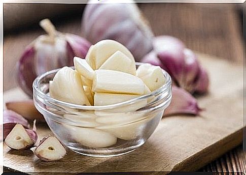 Garlic in a bowl