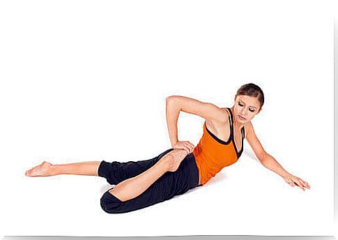 Woman doing lying thigh stretch