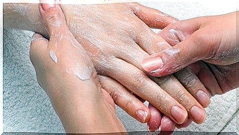 Woman getting tidy hands