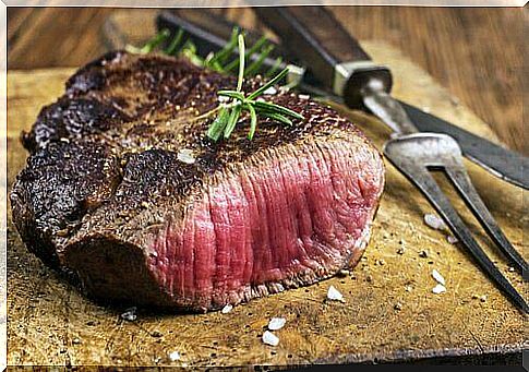 Red meat is one of the foods that causes heartburn