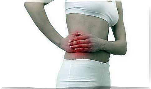 Woman has pain in right side of abdomen.