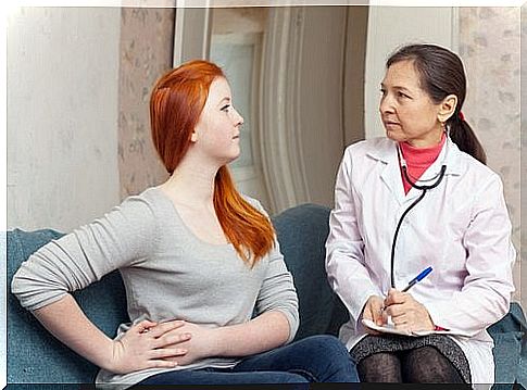 Woman talking to her doctor about abdominal pain.