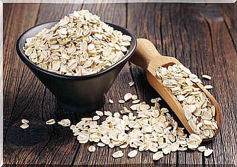 Oatmeal can be used to make gluten-free muesli bars