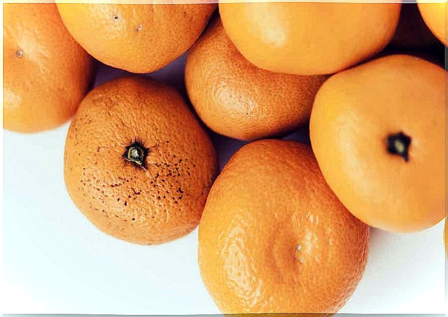 A pile of tangerines