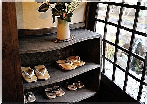 You can also easily utilize old bookshelves for your shoes. 