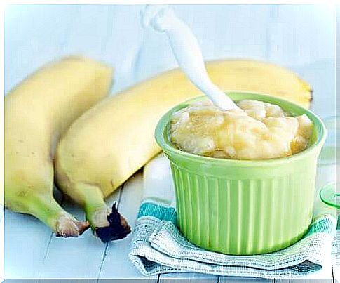 Banana and honey protect your hands from toxins and UV rays from the sun.