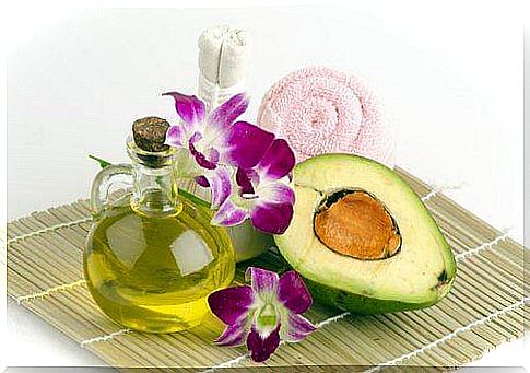 Avocado and olive oil keep the skin young and smooth