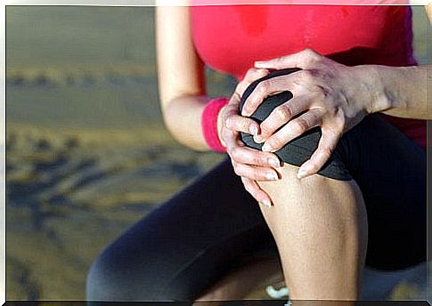 Woman with knee pain