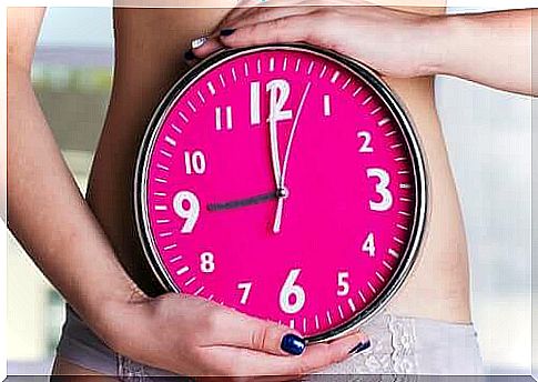 Woman with clock symbolizes when women's menstruation synchronizes