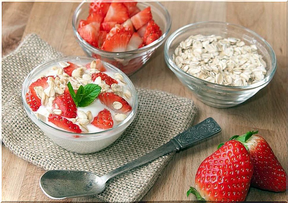 Oatmeal with strawberries