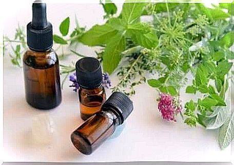 Essential oils like this can help against fungus