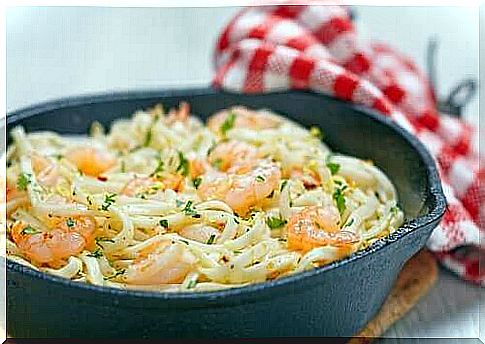 Pasta with lemon and shrimp