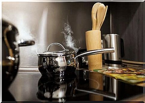 Steam comes out of saucepan on stove