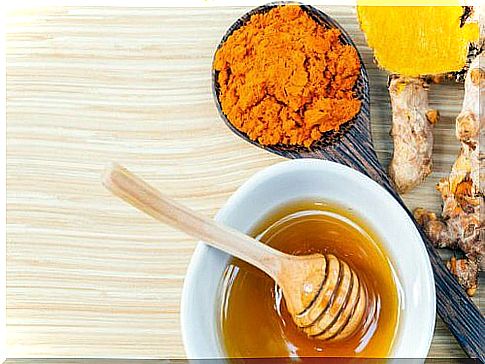 Turmeric and honey can relieve joint pain