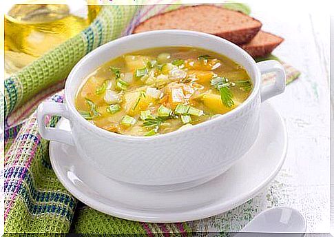 Vegetable soup is a classic dish and full of healthy nutrients, and can be made from low-fat broth